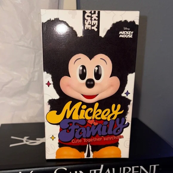 Disney Mickey Mouse Family Cute Together Keychain - Confirmed Dale - Picture 2 of 3